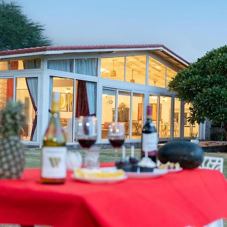 Stayvista At Idyllic Farmhouse - A Glasshouse With Outdoor Pool Ґурґаон Екстер'єр фото