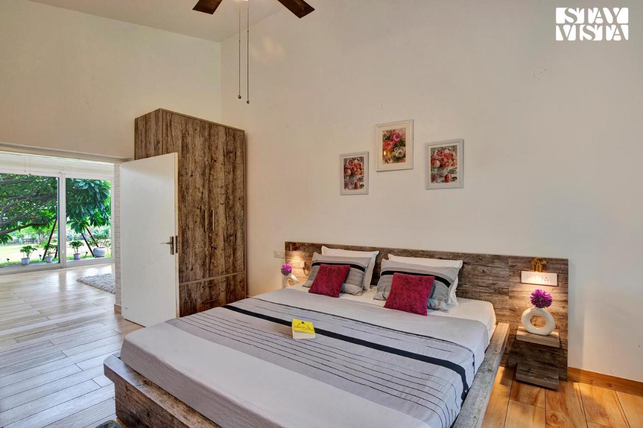 Stayvista At Idyllic Farmhouse - A Glasshouse With Outdoor Pool Ґурґаон Екстер'єр фото