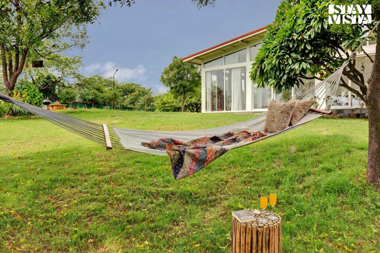 Stayvista At Idyllic Farmhouse - A Glasshouse With Outdoor Pool Ґурґаон Екстер'єр фото