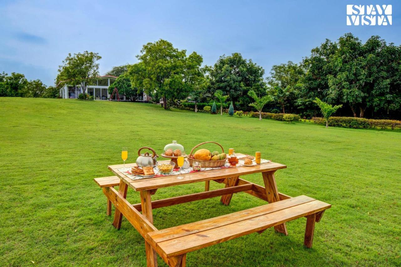 Stayvista At Idyllic Farmhouse - A Glasshouse With Outdoor Pool Ґурґаон Екстер'єр фото