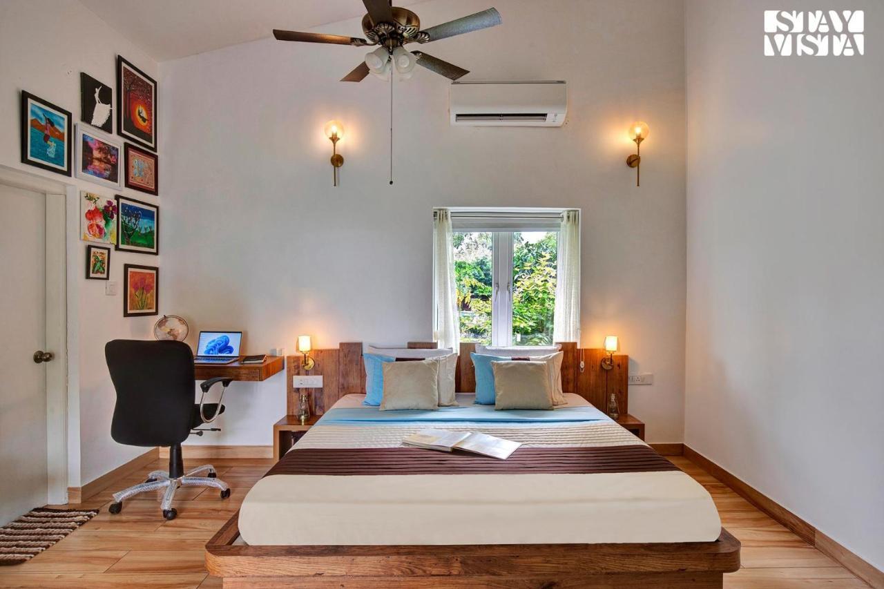 Stayvista At Idyllic Farmhouse - A Glasshouse With Outdoor Pool Ґурґаон Екстер'єр фото