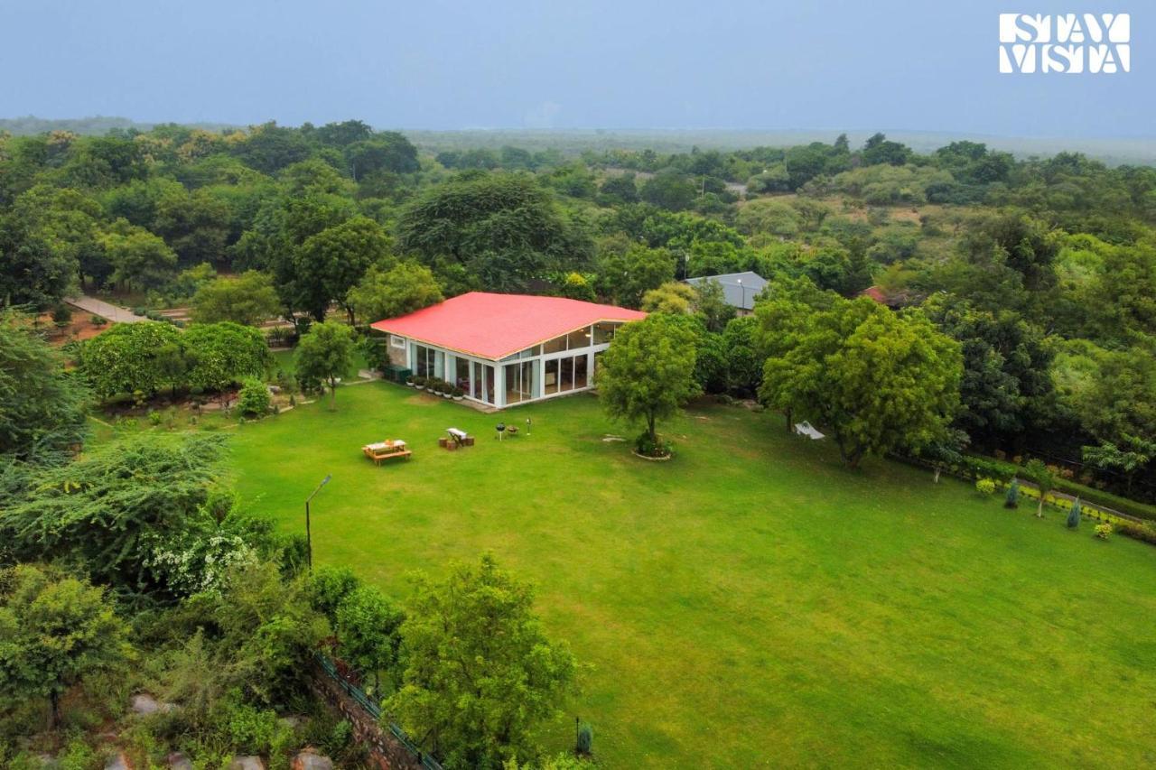 Stayvista At Idyllic Farmhouse - A Glasshouse With Outdoor Pool Ґурґаон Екстер'єр фото