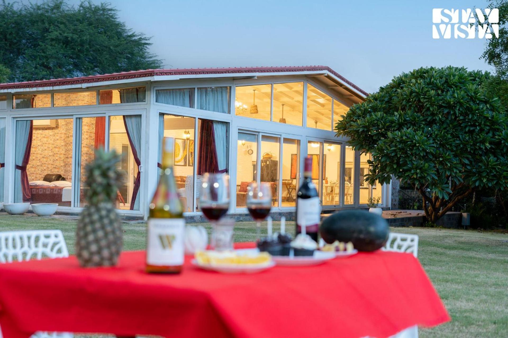 Stayvista At Idyllic Farmhouse - A Glasshouse With Outdoor Pool Ґурґаон Екстер'єр фото