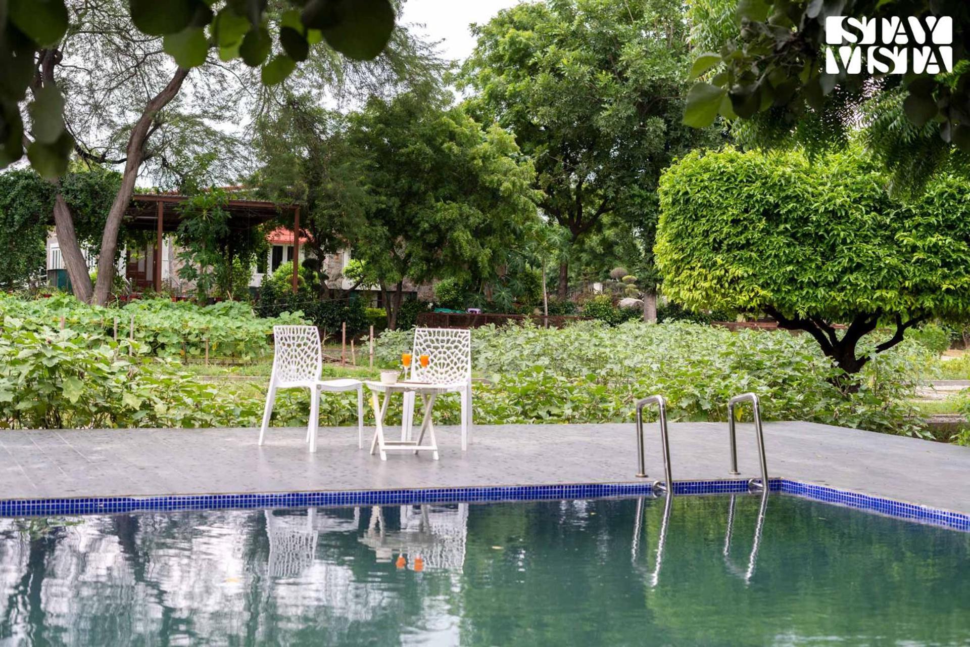Stayvista At Idyllic Farmhouse - A Glasshouse With Outdoor Pool Ґурґаон Екстер'єр фото