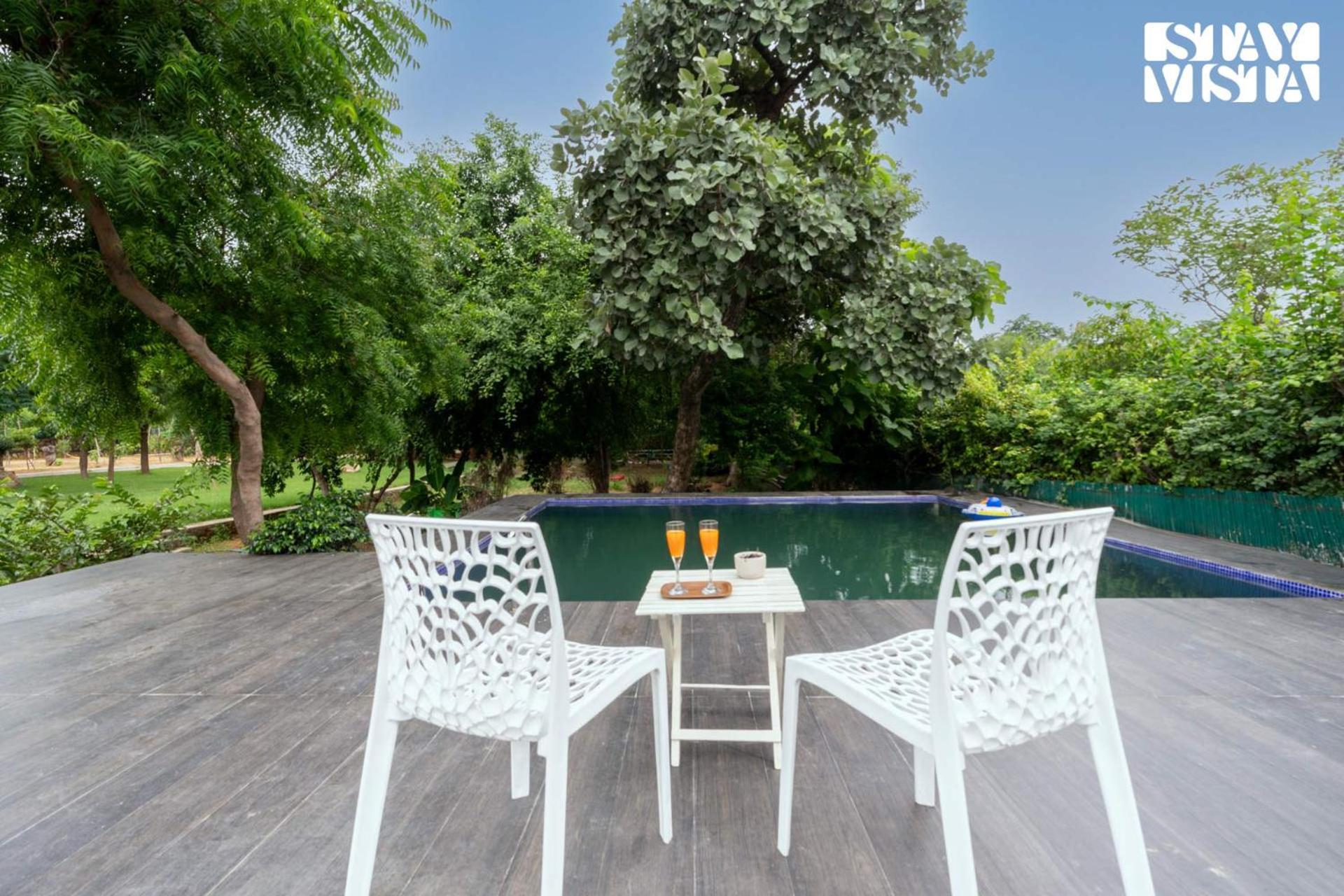 Stayvista At Idyllic Farmhouse - A Glasshouse With Outdoor Pool Ґурґаон Екстер'єр фото