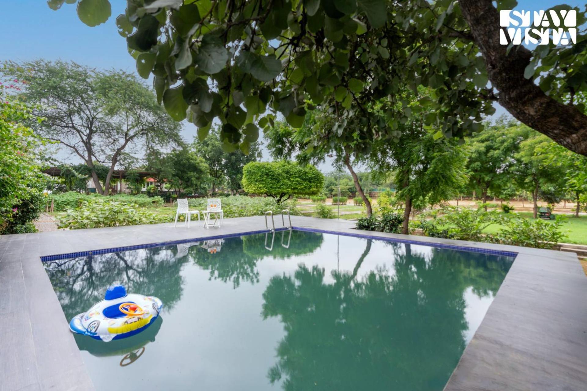 Stayvista At Idyllic Farmhouse - A Glasshouse With Outdoor Pool Ґурґаон Екстер'єр фото